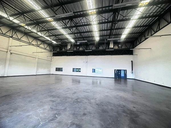 ขายโรงงานพื้นที่สีม่วงในนิคมนำไกร ลาดกระบังเนื้อที่4 ไร่  พื้นที่ใช้สอย 6,528 ตรม อาคารสำนักงาน 3 ชั้น คลังสินค้า ไลน์ผลิต มีใบ รง.4