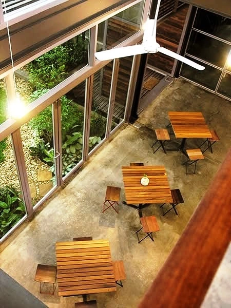 ขายอาคารสำนักงานLoft Style 2 ชั้นอาคารแฝด2 อาคารถนนพระราม9 ใกล้ ห้าง The Nine   พื้นที่ภายในกว้าง เพดานสูง พท.ใช้สอย 792 ตรม เชื่อมต่อกันด้วยพื้นที่ส่วนกลาง  ที่ดิน 175.7 ตารางวา  สูง 2 ชั้น