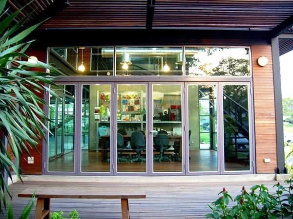 ขายอาคารสำนักงานLoft Style 2 ชั้นอาคารแฝด2 อาคารถนนพระราม9 ใกล้ ห้าง The Nine   พื้นที่ภายในกว้าง เพดานสูง พท.ใช้สอย 792 ตรม เชื่อมต่อกันด้วยพื้นที่ส่วนกลาง  ที่ดิน 175.7 ตารางวา  สูง 2 ชั้น