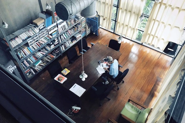 ขายอาคารสำนักงานLoft Style 2 ชั้นอาคารแฝด2 อาคารถนนพระราม9 ใกล้ ห้าง The Nine   พื้นที่ภายในกว้าง เพดานสูง พท.ใช้สอย 792 ตรม เชื่อมต่อกันด้วยพื้นที่ส่วนกลาง  ที่ดิน 175.7 ตารางวา  สูง 2 ชั้น