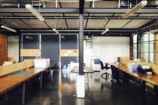 ขายอาคารสำนักงานLoft Style 2 ชั้นอาคารแฝด2 อาคารถนนพระราม9 ใกล้ ห้าง The Nine   พื้นที่ภายในกว้าง เพดานสูง พท.ใช้สอย 792 ตรม เชื่อมต่อกันด้วยพื้นที่ส่วนกลาง  ที่ดิน 175.7 ตารางวา  สูง 2 ชั้น