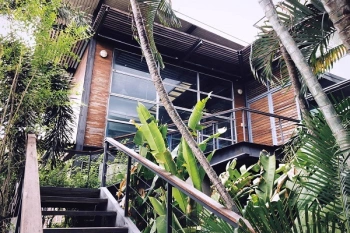 ขายอาคารสำนักงานLoft Style 2 ชั้นอาคารแฝด2 อาคารถนนพระราม9 ใกล้ ห้าง The Nine   พื้นที่ภายในกว้าง เพดานสูง พท.ใช้สอย 792 ตรม เชื่อมต่อกันด้วยพื้นที่ส่วนกลาง  ที่ดิน 175.7 ตารางวา  สูง 2 ชั้น