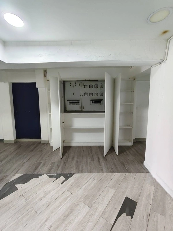 ขายอาคารพาณิชย์ ปากซอยประชาอุทิศ 127 ใกล้บิ๊กซี ติดถนนใหญ่ ทำเลศักยภาพสูง โทร 063-365-9464