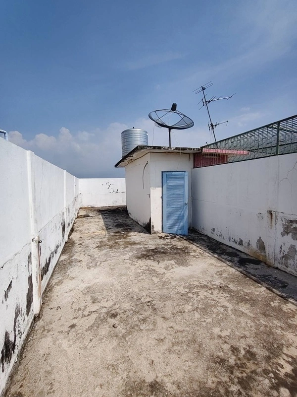 ขายอาคารพาณิชย์ ปากซอยประชาอุทิศ 127 ใกล้บิ๊กซี ติดถนนใหญ่ ทำเลศักยภาพสูง โทร 063-365-9464