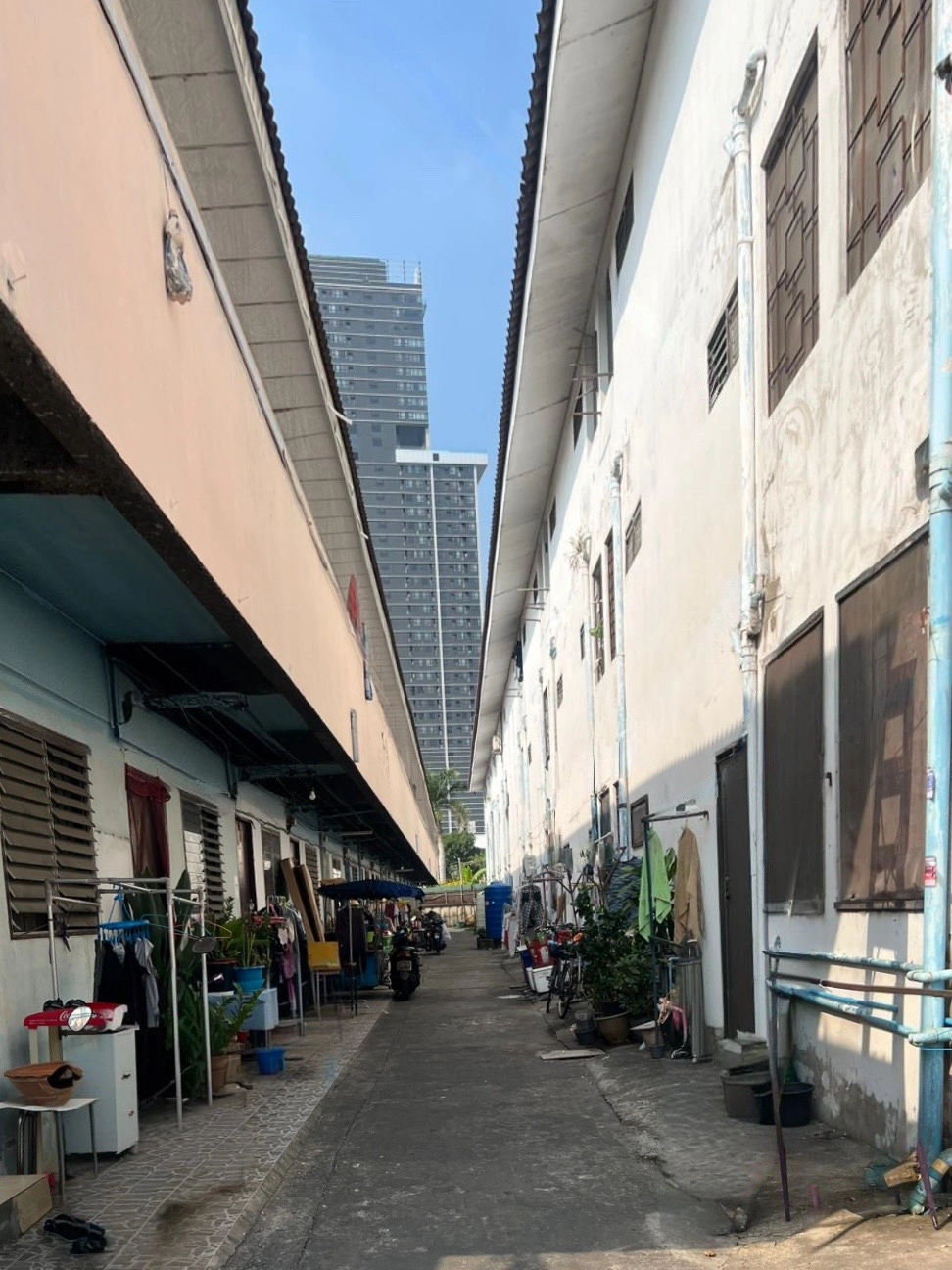 นักลงทุนห้ามพลาด! ที่ดินผืนใหญ่ 918 ตร.ว. อพาร์ตเมนต์ผู้เช่าแน่น Serene apartment ( ซีรีน อพาร์ตเมนต์  ) อ่อนนุช ซอย ขวัญจันทร์ 2