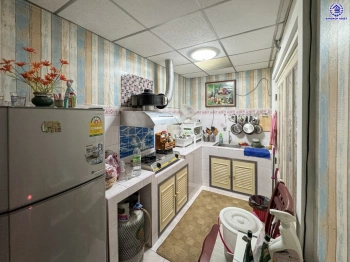 ทาวน์เฮ้าส์มือสอง โครงการ พฤกษา บี รังสิตคลอง3 เนื้อที่ 25.4 ตร.ว. พื้นที่ใช้สอย 73.5 ตร.ม. ฟังก์ชัน 4 ห้องนอน 2 ห้องน้ำ จอดรถได้ 1 คัน ตั้งบนทำเลดี เชื่อมต่อหลายเส้นทาง ทั้งถนนรังสิต-นครนยก, ถนนกาญจนาภิเษก, ถนนพหลโยธิน ใกล้ห้างสรรพสินค้าฟิวเจอร์ พาร์ค รังสิต