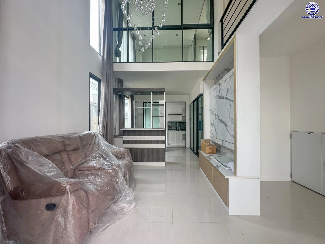 ทาวน์เฮ้าส์มือสอง หลังมุม โครงการ พฤกษาวิลล์119/2 พหลโยธิน-รามอินทรา เนื้อที่ 30.5 ตร.ว. พื้นที่ใช้สอย 133 ตร.ม. ฟังก์ชัน 4 ห้องนอน 2 ห้องน้ำ จอดรถได้ 2 คัน ตั้งบนทำเลดี เชื่อมต่อหลายเส้นทาง ใกล้รถไฟฟ้าสายสีเขียว "สายหยุด", ทางด่วน "ฉลองรัช" และเซ็นทรัล รามอินทรา