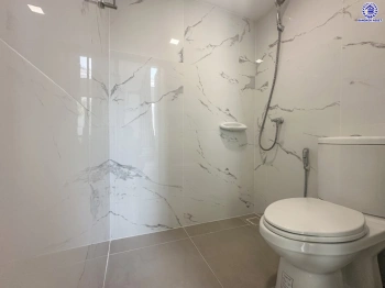 ทาวน์เฮ้าส์มือสอง หลังมุม โครงการ พฤกษาวิลล์119/2 พหลโยธิน-รามอินทรา เนื้อที่ 30.5 ตร.ว. พื้นที่ใช้สอย 133 ตร.ม. ฟังก์ชัน 4 ห้องนอน 2 ห้องน้ำ จอดรถได้ 2 คัน ตั้งบนทำเลดี เชื่อมต่อหลายเส้นทาง ใกล้รถไฟฟ้าสายสีเขียว "สายหยุด", ทางด่วน "ฉลองรัช" และเซ็นทรัล รามอินทรา