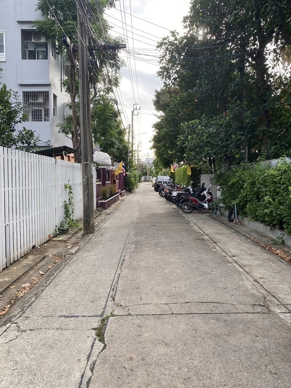 ขาย!!! ที่ดินสวย ทำเลทอง ย่าน New CBD..ใจกลางรัชโยธิน..ใกล้ BTS เพียง 900 ม. โทร 092-5635533