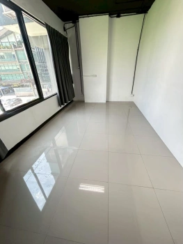 Office for Rent มีหลายแบบหลายขนาด 100-300 ตร.ม. เริ่มต้น 250 บาท/ตร.ม.  จดทะเบียนบริษัทได้ ย่านพระราม 3 เดินทางสะดวก ใกล้ Central & Lotus