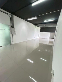 Office for Rent มีหลายแบบหลายขนาด 100-300 ตร.ม. เริ่มต้น 250 บาท/ตร.ม.  จดทะเบียนบริษัทได้ ย่านพระราม 3 เดินทางสะดวก ใกล้ Central & Lotus