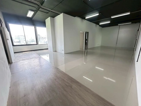 Office for Rent มีหลายแบบหลายขนาด 100-300 ตร.ม. เริ่มต้น 250 บาท/ตร.ม.  จดทะเบียนบริษัทได้ ย่านพระราม 3 เดินทางสะดวก ใกล้ Central & Lotus