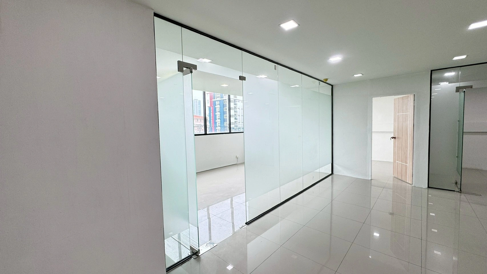 สำนักงานให้เช่า 100-300 ตร.ม.  ทางด่วนขั้น2 แค่ปากซอย เดินถึง Lotus ย่านพระราม 3 สิ่งอำนวยความสะดวกพร้อม จดทะเบียนบริษัทได้