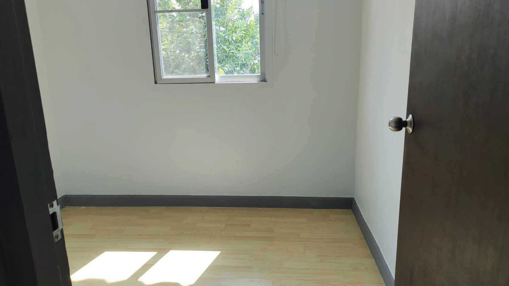 ขาย/ให้เช่า บ้านทาวเฮ้าส์ 2 ชั้น 3 นอน 2 น้ำ ซ.รามอินทรา117