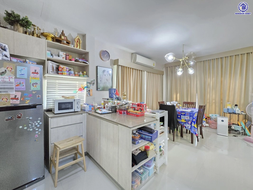 บ้านเดี่ยวมือสองนนทบุรี โครงการ ชวนชื่นแกรนด์ ราชพฤกษ์-พระราม5 บนเนื้อที่ 51.5 ตร.ว. พื้นที่ใช้สอ 150 ตร.ว. ฟังก์ชัน 3 ห้องนอน 3 ห้องน้ำ 2 ที่จอดรถ บนทำเลศักยภาพติดถนนนครอินทร์ เชื่อมต่อสะดวกสบายสู่ ถนนราชพฤกษ์ ,ถนนติวานนท์ และวงเวียนพระรามห้า ใกล้ MRT สายสีม่วง สถานีแยกติวานนท์