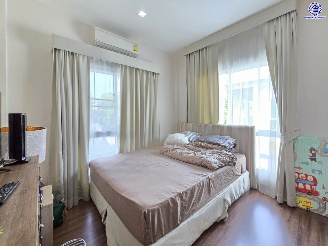 บ้านเดี่ยวมือสองนนทบุรี โครงการ ชวนชื่นแกรนด์ ราชพฤกษ์-พระราม5 บนเนื้อที่ 51.5 ตร.ว. พื้นที่ใช้สอ 150 ตร.ว. ฟังก์ชัน 3 ห้องนอน 3 ห้องน้ำ 2 ที่จอดรถ บนทำเลศักยภาพติดถนนนครอินทร์ เชื่อมต่อสะดวกสบายสู่ ถนนราชพฤกษ์ ,ถนนติวานนท์ และวงเวียนพระรามห้า ใกล้ MRT สายสีม่วง สถานีแยกติวานนท์