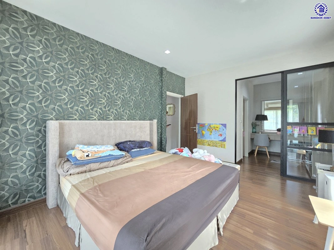 บ้านเดี่ยวมือสองนนทบุรี โครงการ ชวนชื่นแกรนด์ ราชพฤกษ์-พระราม5 บนเนื้อที่ 51.5 ตร.ว. พื้นที่ใช้สอ 150 ตร.ว. ฟังก์ชัน 3 ห้องนอน 3 ห้องน้ำ 2 ที่จอดรถ บนทำเลศักยภาพติดถนนนครอินทร์ เชื่อมต่อสะดวกสบายสู่ ถนนราชพฤกษ์ ,ถนนติวานนท์ และวงเวียนพระรามห้า ใกล้ MRT สายสีม่วง สถานีแยกติวานนท์