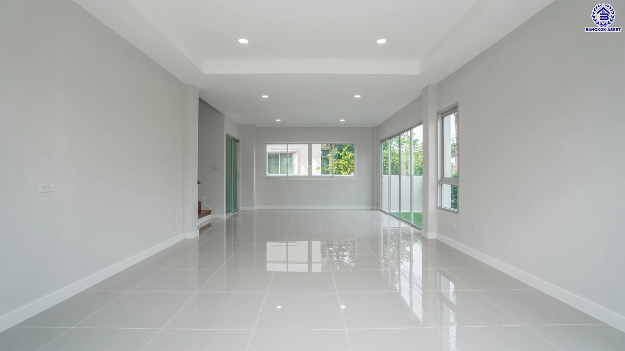 บ้านรีโนเวทใหม่ โครงการ 	ศุภาลัย การ์เด้นวิลล์ วงแหวน ปิ่นเกล้า-พระราม5 เนื้อที่ 60.3 ตร.ว. พื้นที่ใช้สอย 187.11 ตร.ม. ฟังก์ชัน 4 ห้องนอน 3 ห้องน้ำ 2 ที่จอดรถ บ้านพร้อมอยู่ โครงการบนทำเลเดินทางสะดวก เชื่อมต่อถนนกาญจนาภิเษก ใกล้รถไฟฟ้าสายสีม่วง "สถานีตลาดบางใหญ่" และจุดขึ้นทางด่วน "ศรีรัช"