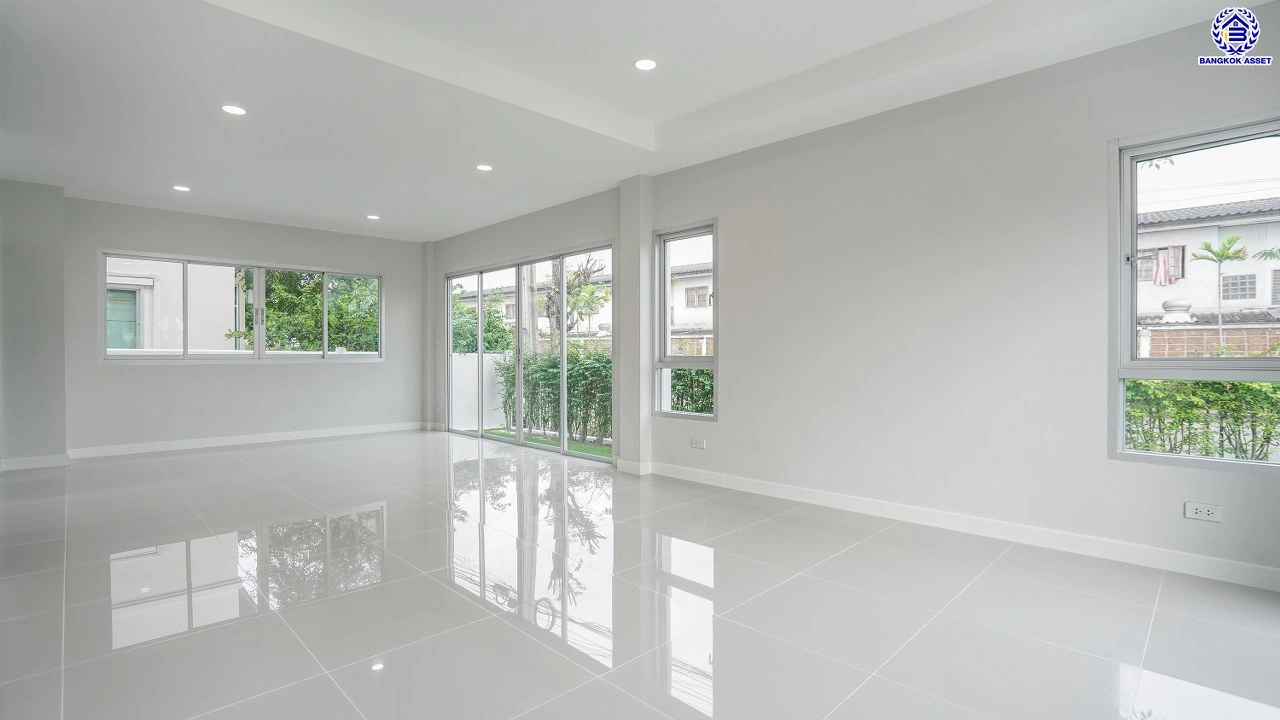 บ้านรีโนเวทใหม่ โครงการ 	ศุภาลัย การ์เด้นวิลล์ วงแหวน ปิ่นเกล้า-พระราม5 เนื้อที่ 60.3 ตร.ว. พื้นที่ใช้สอย 187.11 ตร.ม. ฟังก์ชัน 4 ห้องนอน 3 ห้องน้ำ 2 ที่จอดรถ บ้านพร้อมอยู่ โครงการบนทำเลเดินทางสะดวก เชื่อมต่อถนนกาญจนาภิเษก ใกล้รถไฟฟ้าสายสีม่วง "สถานีตลาดบางใหญ่" และจุดขึ้นทางด่วน "ศรีรัช"