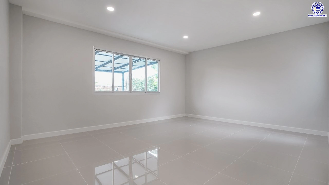 บ้านรีโนเวทใหม่ โครงการ 	ศุภาลัย การ์เด้นวิลล์ วงแหวน ปิ่นเกล้า-พระราม5 เนื้อที่ 60.3 ตร.ว. พื้นที่ใช้สอย 187.11 ตร.ม. ฟังก์ชัน 4 ห้องนอน 3 ห้องน้ำ 2 ที่จอดรถ บ้านพร้อมอยู่ โครงการบนทำเลเดินทางสะดวก เชื่อมต่อถนนกาญจนาภิเษก ใกล้รถไฟฟ้าสายสีม่วง "สถานีตลาดบางใหญ่" และจุดขึ้นทางด่วน "ศรีรัช"