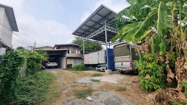 ขายที่ดินราคาถูก พร้อมบ้าน 2 ชั้น 101 ตร.ว. เมืองร้อยเอ็ด ทำเลดีเข้าออกสะดวก ใกล้แหล่งชุมชน และสถานที่สำคัญ โทร 063-2825635