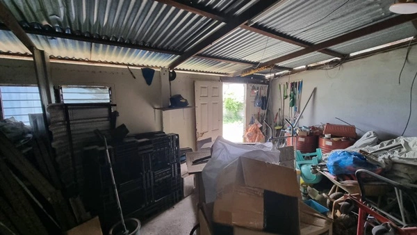 ขายที่ดินราคาถูก พร้อมบ้าน 2 ชั้น 101 ตร.ว. เมืองร้อยเอ็ด ทำเลดีเข้าออกสะดวก ใกล้แหล่งชุมชน และสถานที่สำคัญ โทร 063-2825635