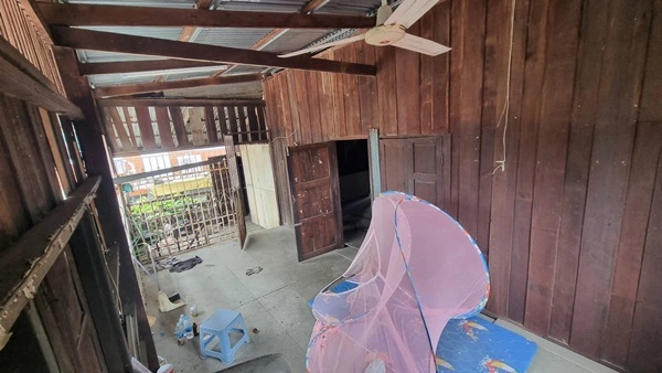 ขายที่ดินราคาถูก พร้อมบ้าน 2 ชั้น 101 ตร.ว. เมืองร้อยเอ็ด ทำเลดีเข้าออกสะดวก ใกล้แหล่งชุมชน และสถานที่สำคัญ โทร 063-2825635