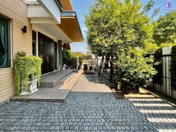 บ้านเดี่ยวมือสองนนทบุรี โครงการ เพอร์เฟค มาสเตอร์พีซ แจ้งวัฒนะ หลังมุม เนื้อที่กว้างขวางถึง 98.5 ตร.ว. ฟังก์ชัน 4 ห้องนอน 4 ห้องน้ำ 2 ที่จอดรถ มีอาคารโครงสร้างแยกจากตัวบ้าน บนทำเลตรงข้ามโรงเรียน SISB เชื่อมต่อ ถ.ราชพฤกษ์, ถ.บางกรวย-กรุงเทพ ใกล้รถไฟฟ้าสายสีชมพู "สถานีห้าแยกปากเกร็ด" และทางด่วน "แจ้งว