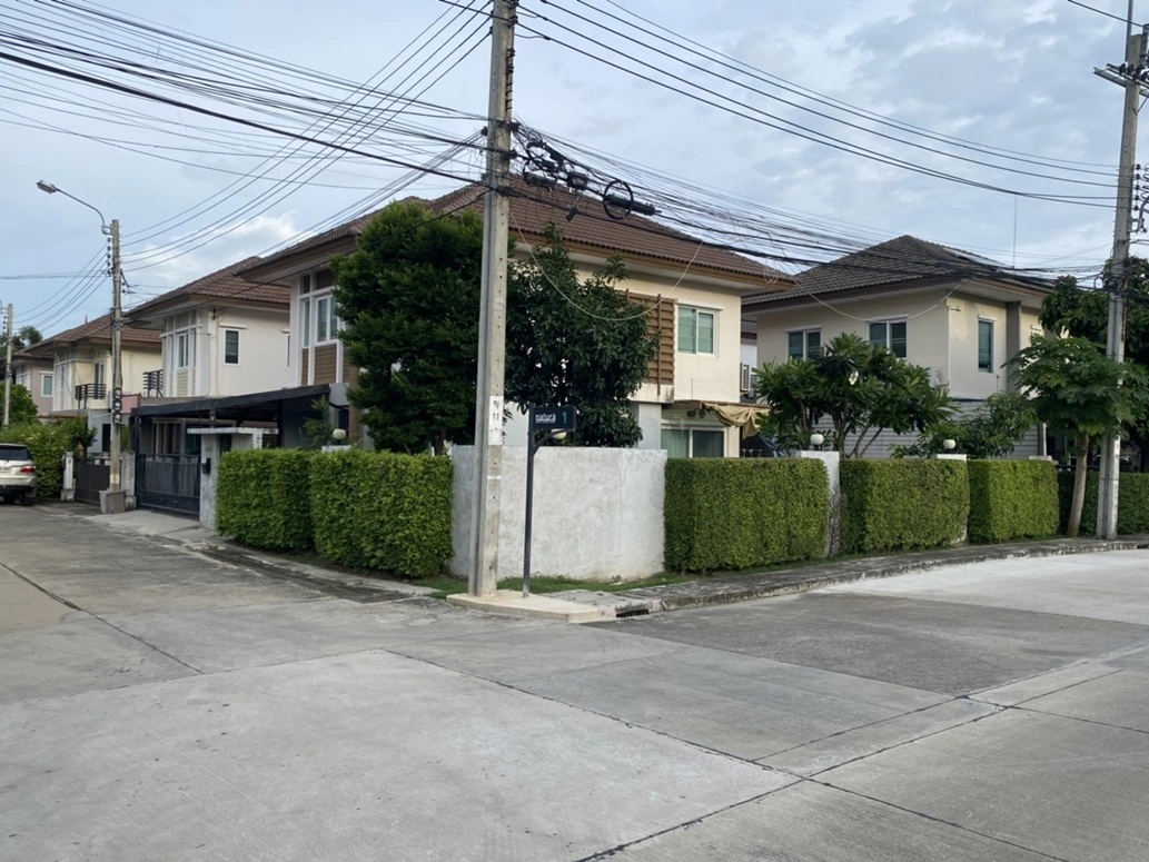 บ้านเดี่ยว3ห้องนอน /ห้องน้ำ ทำเลดีย่านบางใหญ่ หลังมุมไม่แออัด จอดรถได้หลายคัน