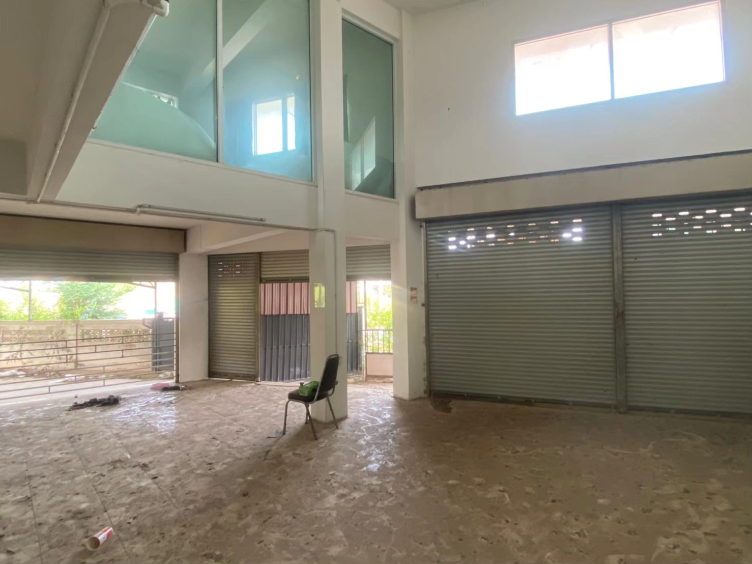 ตึกพาณิชย์ 3 ชั้น ห้องมุมสำหรับค้าขาย