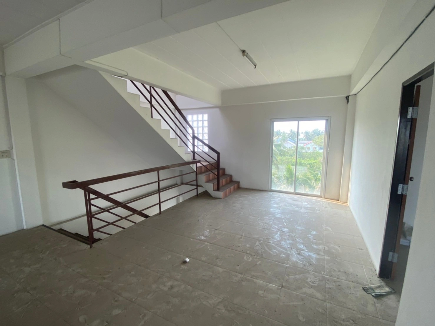 ตึกพาณิชย์ 3 ชั้น ห้องมุมสำหรับค้าขาย