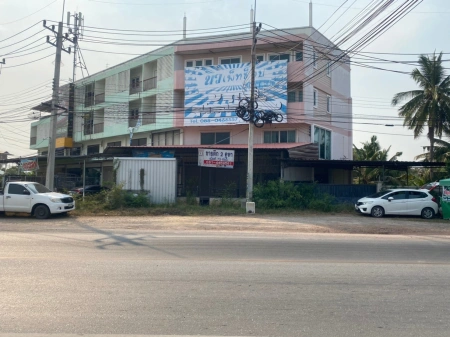 ตึกพาณิชย์ 3 ชั้น ห้องมุมสำหรับค้าขาย