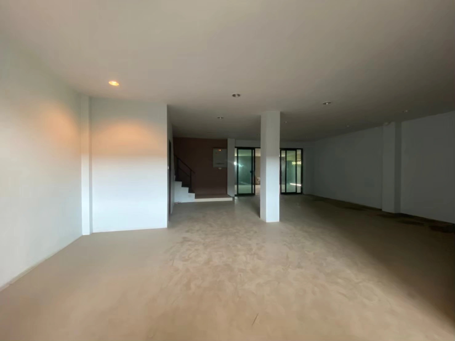 อาคารพาณิชย์4 ชั้น ติดถนนใหญ่ แม่กลอง อัมพวา