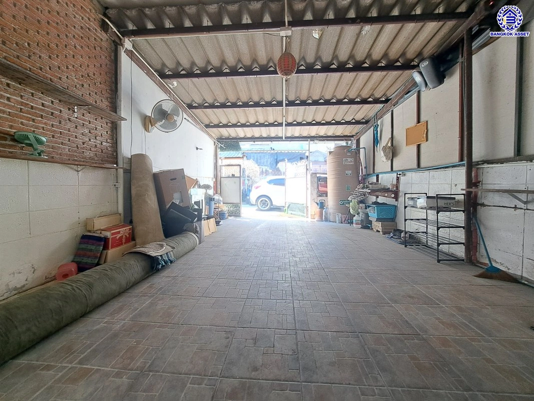 บ้านมือสอง โครงการ ซอยกำนันแม้น28 เนื้อที่ 16 ตร.ว. ฟังก์ชัน 3 ห้องนอน 2 ห้องน้ำ จอดรถได้ 1 คัน ตั้งบนทำเลดี เชื่อมต่อหลายเส้นทาง ทั้งถนนกัลปพฤกษ์, ถนนเอกชัย ใกล้รถไฟฟ้าสายสีเขียว "สถานีวุฒากาศ", ทางด่วน "ฉลองรัช"