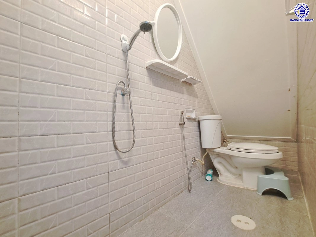 บ้านมือสอง โครงการ ซอยกำนันแม้น28 เนื้อที่ 16 ตร.ว. ฟังก์ชัน 3 ห้องนอน 2 ห้องน้ำ จอดรถได้ 1 คัน ตั้งบนทำเลดี เชื่อมต่อหลายเส้นทาง ทั้งถนนกัลปพฤกษ์, ถนนเอกชัย ใกล้รถไฟฟ้าสายสีเขียว "สถานีวุฒากาศ", ทางด่วน "ฉลองรัช"