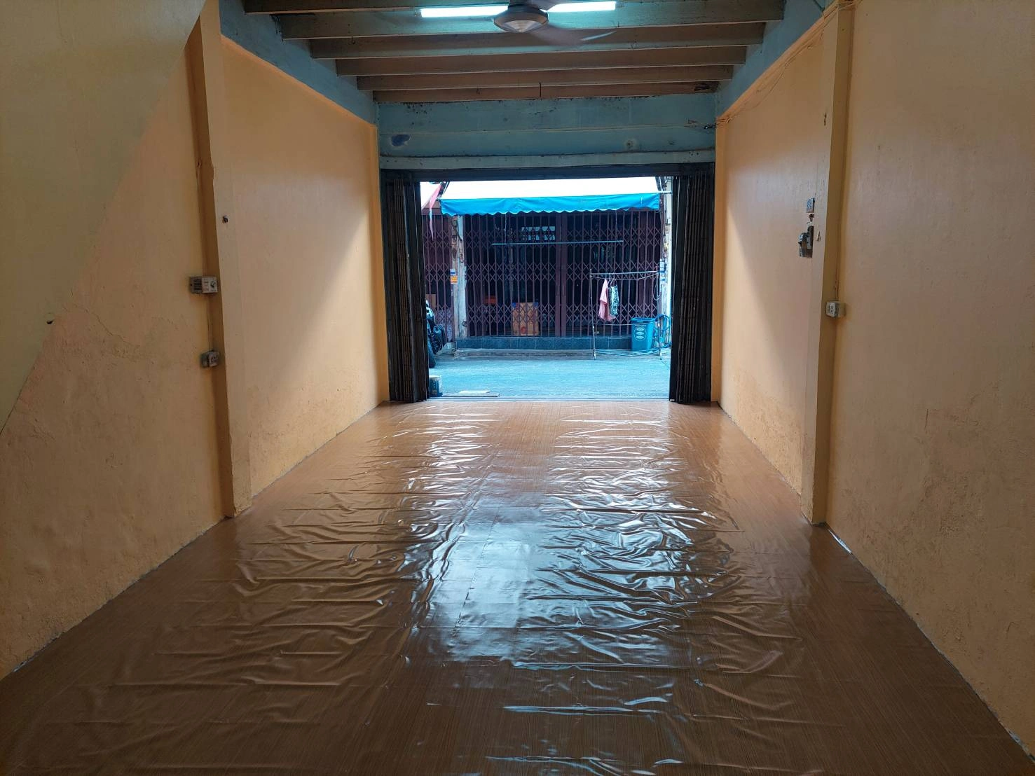 ให้เช่า ตึกแถว 2 ชั้น ซอยเจริญนคร 28 ใกล้สถานีรถไฟฟ้ากรุงธนบุรี และสถานีรถไฟฟ้าวงเวียนใหญ่