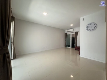 บ้านมือสอง โครงการ เบล็สวิลล์ รามอินทรา117 เนื้อที่ 19.3 ตร.ว. พื้นที่ใช้สอย 90  ตร.ม. ฟังก์ชัน 5 ห้องนอน 2 ห้องน้ำ 2 ที่จอดรถ โครงการบนทำเลเดินทางสะดวก เชื่อมต่อถนนรามอินทรา ถนนเสรีไทย ใกล้รถไฟฟ้าสายสีชมพู "สถานีบางชัน" และจุดขึ้นทางด่วน "ฉลองรัช"