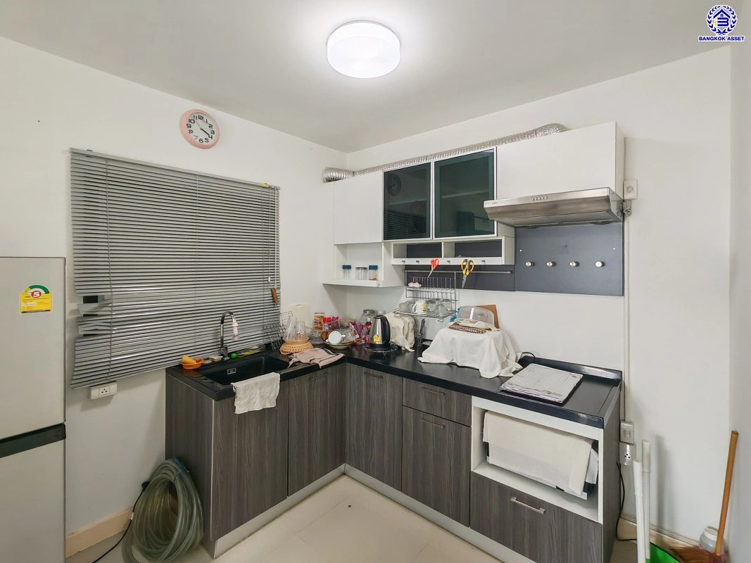 บ้านมือสอง โครงการ พลีโน่ บางใหญ่ เนื้อที่ 28.4 ตร.ว. พื้นที่ใช้สอย 120 ตร.ม. ฟังก์ชัน 3 ห้องนอน 2 ห้องน้ำ 2 ที่จอดรถ บนทำเลแห่งการเดินทาง เชื่อมต่อถนนกาญจนาภิเษก, ถนนรัตนาธิเบศร์ ใกล้รถไฟฟ้าสายสีม่วง "สถานีตลาดบางใหญ่" และทางด่วน "ศรีรัช"