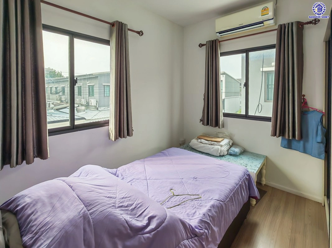 บ้านมือสอง โครงการ พลีโน่ บางใหญ่ เนื้อที่ 28.4 ตร.ว. พื้นที่ใช้สอย 120 ตร.ม. ฟังก์ชัน 3 ห้องนอน 2 ห้องน้ำ 2 ที่จอดรถ บนทำเลแห่งการเดินทาง เชื่อมต่อถนนกาญจนาภิเษก, ถนนรัตนาธิเบศร์ ใกล้รถไฟฟ้าสายสีม่วง "สถานีตลาดบางใหญ่" และทางด่วน "ศรีรัช"