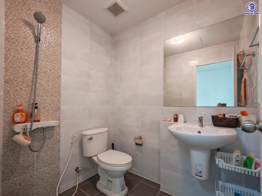 บ้านมือสอง โครงการ พลีโน่ บางใหญ่ เนื้อที่ 28.4 ตร.ว. พื้นที่ใช้สอย 120 ตร.ม. ฟังก์ชัน 3 ห้องนอน 2 ห้องน้ำ 2 ที่จอดรถ บนทำเลแห่งการเดินทาง เชื่อมต่อถนนกาญจนาภิเษก, ถนนรัตนาธิเบศร์ ใกล้รถไฟฟ้าสายสีม่วง "สถานีตลาดบางใหญ่" และทางด่วน "ศรีรัช"