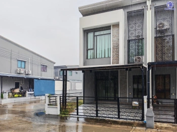 บ้านมือสอง โครงการ พลีโน่ บางใหญ่ เนื้อที่ 28.4 ตร.ว. พื้นที่ใช้สอย 120 ตร.ม. ฟังก์ชัน 3 ห้องนอน 3 ห้องน้ำ 2 ที่จอดรถ บนทำเลแห่งการเดินทาง เชื่อมต่อถนนกาญจนาภิเษก, ถนนรัตนาธิเบศร์ ใกล้รถไฟฟ้าสายสีม่วง "สถานีตลาดบางใหญ่" และทางด่วน "ศรีรัช"