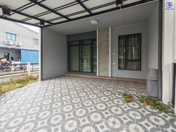 บ้านมือสอง โครงการ พลีโน่ บางใหญ่ เนื้อที่ 28.4 ตร.ว. พื้นที่ใช้สอย 120 ตร.ม. ฟังก์ชัน 3 ห้องนอน 3 ห้องน้ำ 2 ที่จอดรถ บนทำเลแห่งการเดินทาง เชื่อมต่อถนนกาญจนาภิเษก, ถนนรัตนาธิเบศร์ ใกล้รถไฟฟ้าสายสีม่วง "สถานีตลาดบางใหญ่" และทางด่วน "ศรีรัช"