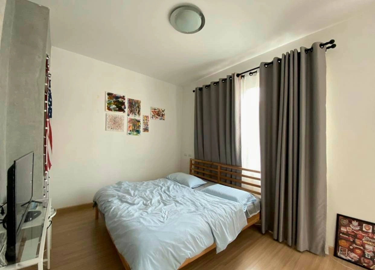 โครงการ กัสโต้ วงแหวน-พระราม5 แบรนด์ Q.House พร้อมเข้าอยู่ เนื้อที่ 25.2ตร.ว. พื้นที่ใช้สอย 110 ตร.ม. ฟังก์ชั่นจัดเต็ม 3 ห้องนอน 2 ห้องน้ำ จอดรถได้ 2 คัน บนทำเลศักยภาพ ใกล้วงเวียนพระราม5 ใกล้รถไฟฟ้าสายสีม่วง "สถานีบางพลู" และทางด่วน "ศรีรัช"