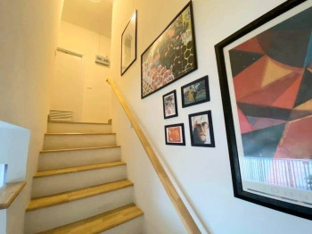 โครงการ กัสโต้ วงแหวน-พระราม5 แบรนด์ Q.House พร้อมเข้าอยู่ เนื้อที่ 25.2ตร.ว. พื้นที่ใช้สอย 110 ตร.ม. ฟังก์ชั่นจัดเต็ม 3 ห้องนอน 2 ห้องน้ำ จอดรถได้ 2 คัน บนทำเลศักยภาพ ใกล้วงเวียนพระราม5 ใกล้รถไฟฟ้าสายสีม่วง "สถานีบางพลู" และทางด่วน "ศรีรัช"