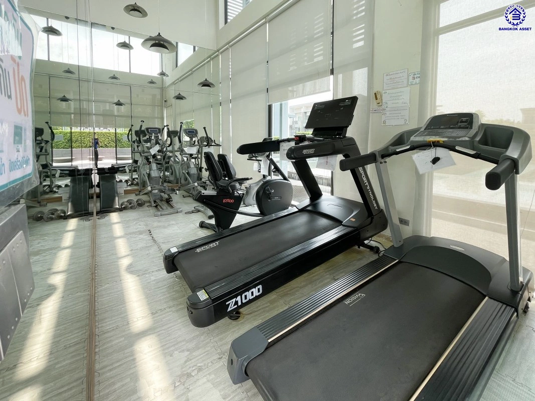 บ้านมือสอง โครงการ ทาวน์อเวนิว พระราม9 บนเนื้อที่ 20.2 ตร.ว. พื้นที่ใช้สอย 140 ตร.ม. ฟังก์ชัน 3 ห้องนอน 3 ห้องน้ำ 2 ที่จอดรถ บนทำเลเดินทางสะดวก เชื่อมต่อถนนกรุงเทพกรีฑา, ถนนรามคำแหง, ถนนศรีนครินทร์ และ "มอเตอร์เวย์"