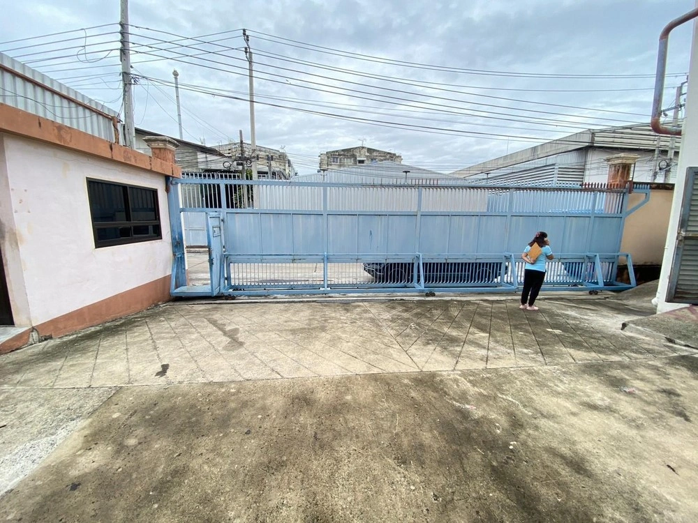 โรงงาน/โกดังพร้อมสำนักงาน (ให้เช่า)  โซนพระประแดง สมุทรปราการ  พื้นที่สีม่วง ขอใบอนุญาตโรงงานได้ เดินทางสะดวก ใกล้ตัวเมืองและแหล่งที่พักอาศัย