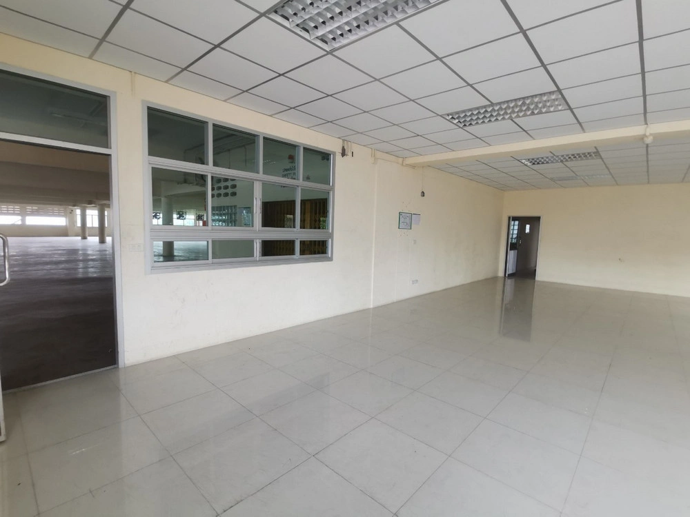 โรงงาน/โกดังพร้อมสำนักงาน (ให้เช่า)  โซนพระประแดง สมุทรปราการ  พื้นที่สีม่วง ขอใบอนุญาตโรงงานได้ เดินทางสะดวก ใกล้ตัวเมืองและแหล่งที่พักอาศัย