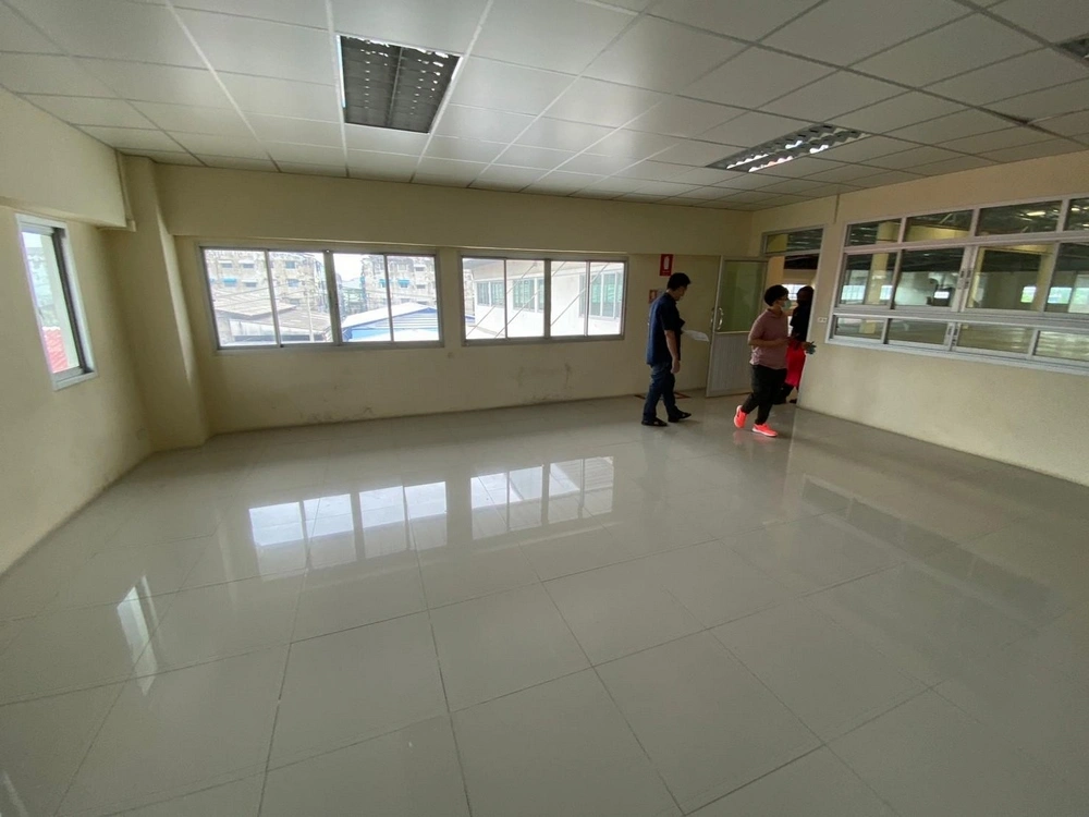 โรงงาน/โกดังพร้อมสำนักงาน (ให้เช่า)  โซนพระประแดง สมุทรปราการ  พื้นที่สีม่วง ขอใบอนุญาตโรงงานได้ เดินทางสะดวก ใกล้ตัวเมืองและแหล่งที่พักอาศัย