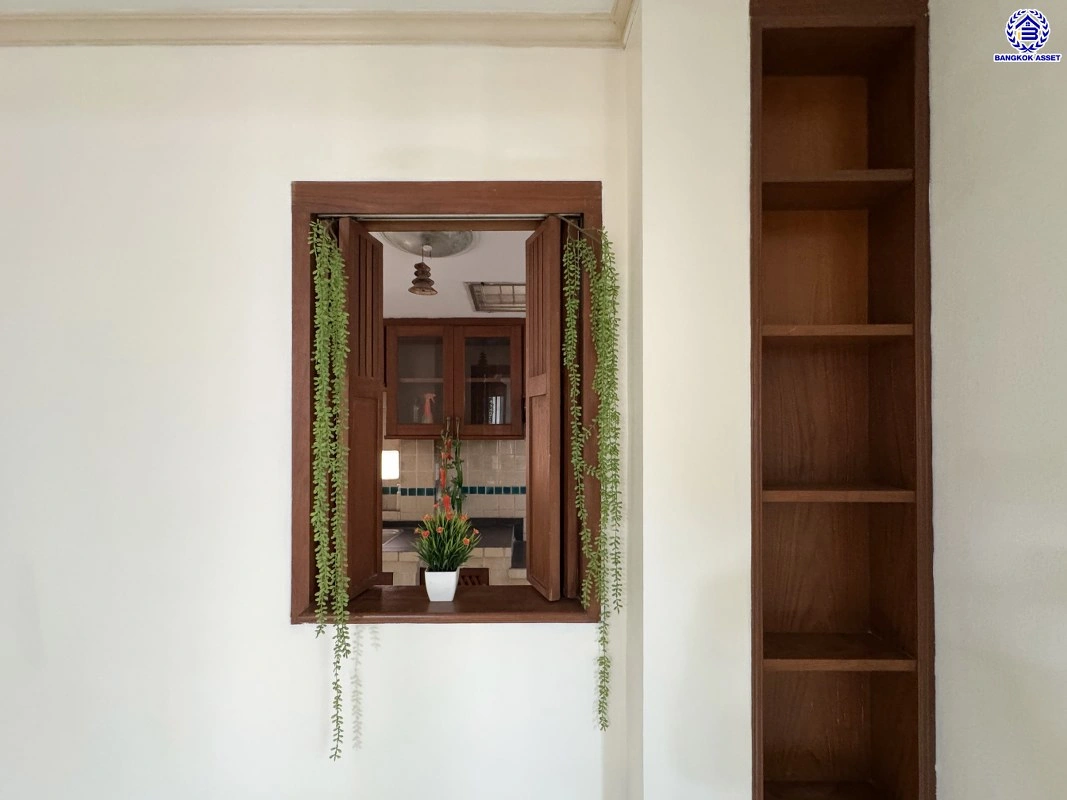 บ้านมือสอง โครงการ เนเบอร์โฮม วัชรพล เนื้อที่ 51 ตร.ว. พื้นที่ใช้สอย 195 ตร.ม. ฟังก์ชัน 3 ห้องนอน 2 ห้องน้ำ 2 ที่จอดรถ บนทำเลศักยภาพ เดินทางสะดวกเชื่อมต่อถนนสุขาภิบาล5 ถนนวัชรพล ถนนรามอินทรา ใกล้ห้างสรรพสินค้า Fashion Island และจุดขึ้นทางด่วน "ฉลองรัช"