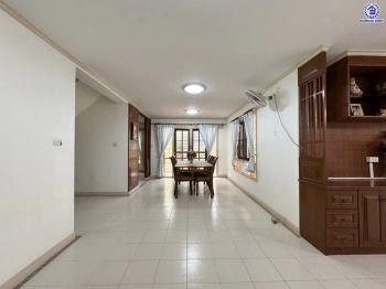 บ้านมือสอง โครงการ เนเบอร์โฮม วัชรพล เนื้อที่ 51 ตร.ว. พื้นที่ใช้สอย 195 ตร.ม. ฟังก์ชัน 3 ห้องนอน 2 ห้องน้ำ 2 ที่จอดรถ บนทำเลศักยภาพ เดินทางสะดวกเชื่อมต่อถนนสุขาภิบาล5 ถนนวัชรพล ถนนรามอินทรา ใกล้ห้างสรรพสินค้า Fashion Island และจุดขึ้นทางด่วน "ฉลองรัช"